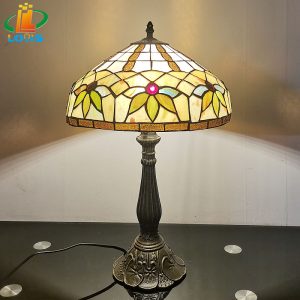 12 inch clover table lamp